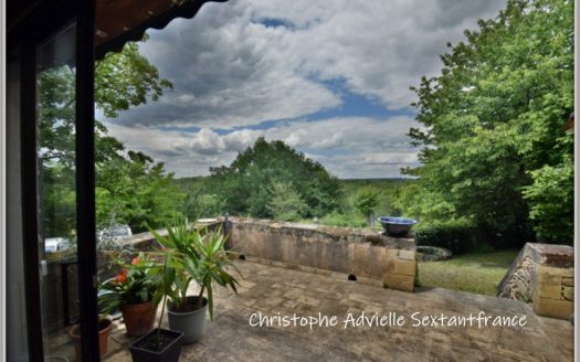 Stone house in the heart of a medieval village, protected area near Monpazier