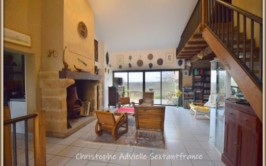 Stone house in the heart of a medieval village, protected area near Monpazier