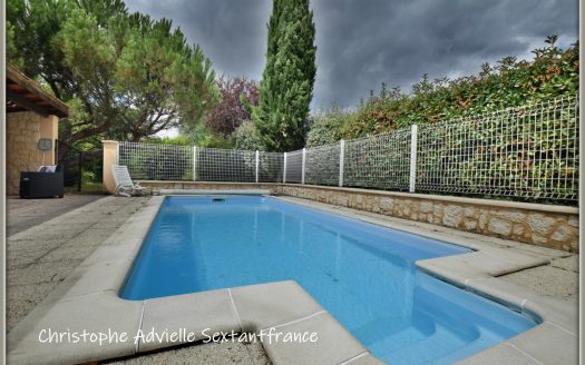 Bergerac city, 2 tiny houses and pool on a lovely plot