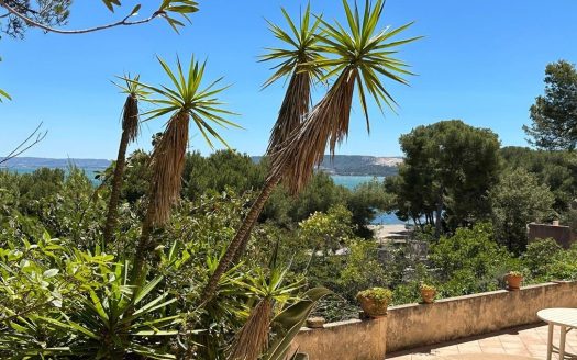 MARTIGUES – Beautiful property: 8-room house, 200sqm/3356sqm with panoramic view of the Etang de Berre