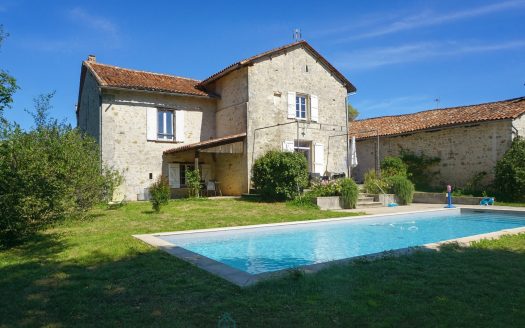 Charming 18th century building complex nestled in the heart of the Bandiat Valley.