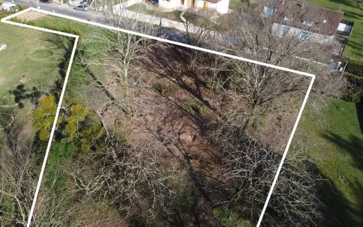 Building Plot Close to the Famous Piégut-Pluviers Market