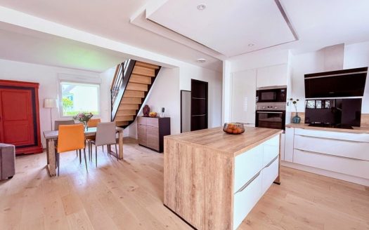 Renovated family home near the coast – Approx. 200 sqm – quiet location