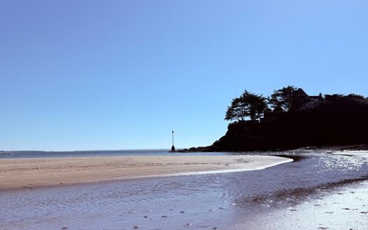 Renovated family home near the coast – Approx. 200 sqm – quiet location