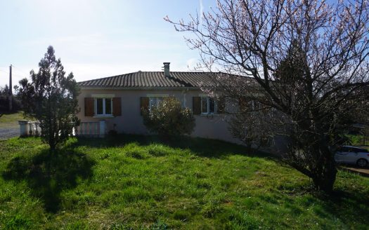 Charming single-storey villa, built in 2011 with basement.