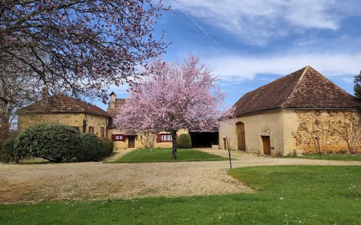 Near Monpazier, stone property with 3 houses, outbuildings and swimming pool on 5.3 hectares of land