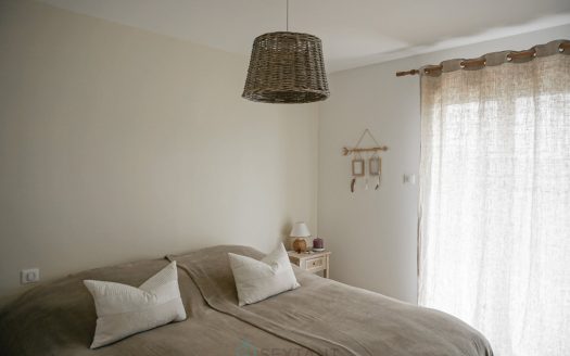 Contemporary villa built according to technical environmental standards in the heart of green Perigord.