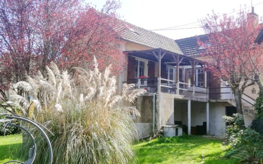 Set in a peaceful countryside environment yet just moments from local amenities, this charming property comprises two separate homes and an independent studio.