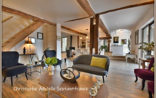 Detached house , 4 bedrooms , magnificient outdoor space overlooling vineyards, full south