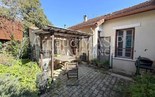 TWO-BEDROOM HOUSE WITH BALCONY AND PRIVATE GARDEN NEAR AMENITIES