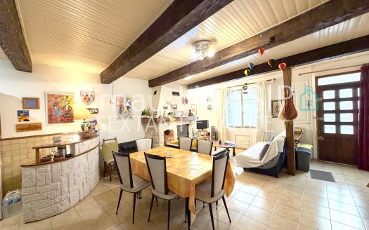 SPACIOUS 3-BEDROOM HOUSE WITH CONVERTED LOFT, QUILLAN TOWN CENTRE, WITHIN WALKING DISTANCE OF AMENITIES