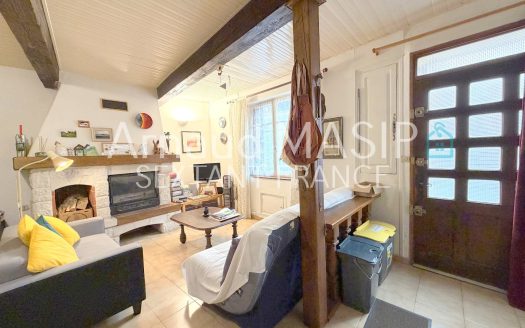 SPACIOUS 3-BEDROOM HOUSE WITH CONVERTED LOFT, QUILLAN TOWN CENTRE, WITHIN WALKING DISTANCE OF AMENITIES