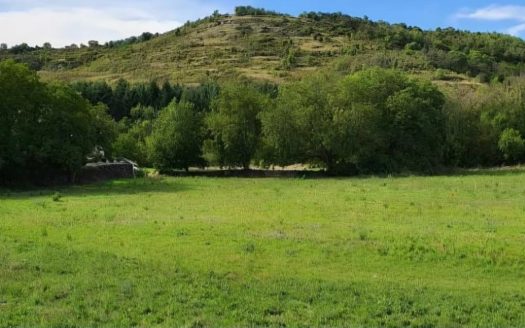 Sextant France exclusively offers a superb, flat plot of land