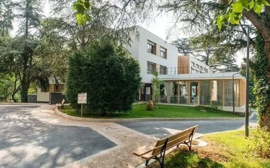 RENTAL INVESTMENT – ST PERAY – Les Bains Assisted Living Residence – 6.52% return