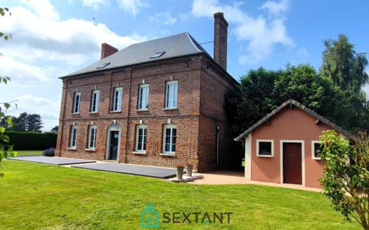 Beautiful 185 sqm mansion in a 4500 sqm wooded park