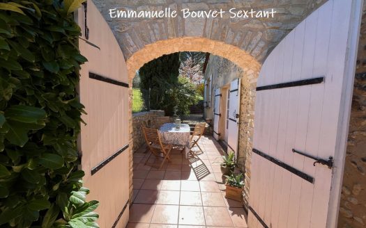 Charming stone-house, ideally located, swimming-pool, 3 to 4 bedrooms, office, outbuilding, 35047 sq feet of  land.