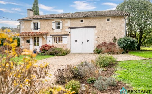 Charming stone-house, ideally located, swimming-pool, 3 to 4 bedrooms, office, outbuilding, 35047 sq feet of  land.