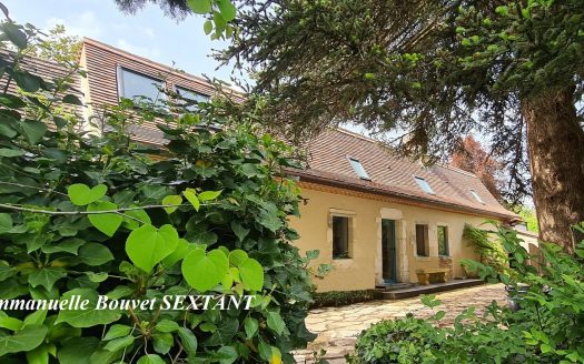 Typical renovated stone house with overflowing swimming pool with great view