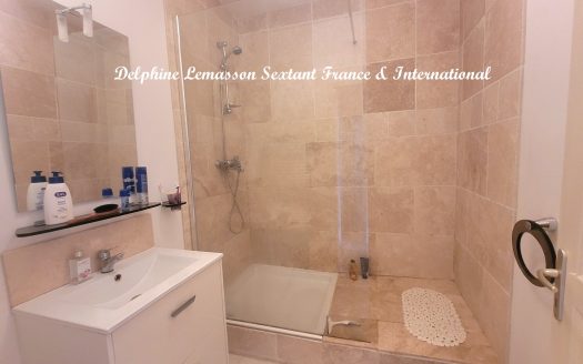 Village property with 4 bedrooms and enclosed garden