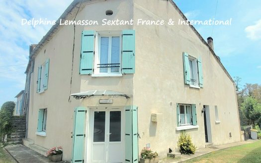 Village property with 4 bedrooms and enclosed garden