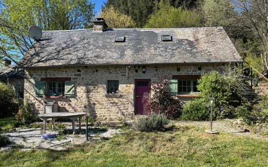 Country stone cottage,  2 bedrooms, in a small hamlet, with separate 1 bed gite.  1999 sqm