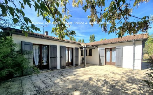 Charming Single-Storey home with Heated Pool & Large Garden, close to Amenities