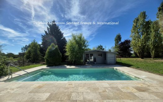 Charming Single-Storey home with Heated Pool & Large Garden