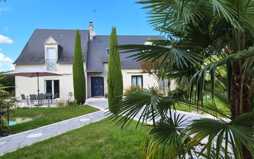 Beautiful features: 5-bedroom house, garage, swimming pool, landscaped garden