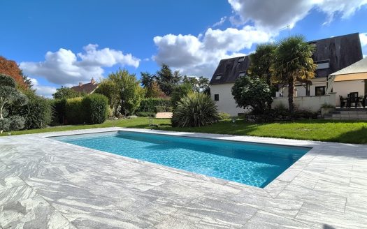 Beautiful features: 5-bedroom house, garage, swimming pool, landscaped garden
