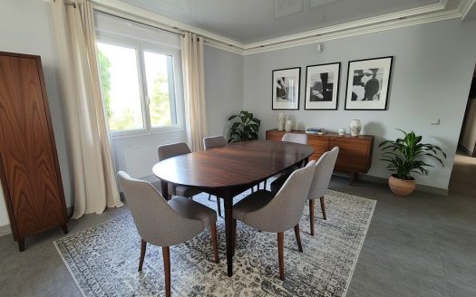 Beautiful features: 5-bedroom house, garage, swimming pool, landscaped garden