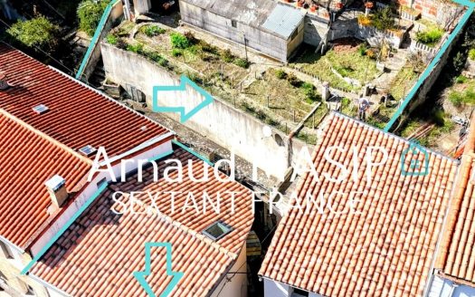 SPACIOUS TWO-BED VILLAGE HOUSE, NON-ADJOINING TERRACED GARDEN, PLEASANT VIEW