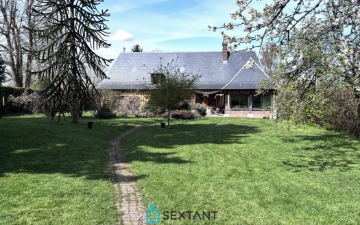 Beautiful Norman-style house with 3 bedrooms and heated swimming pool