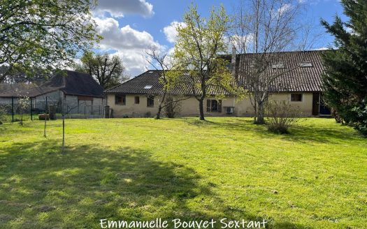 Bergerac, 15-20 min, typical perigourdine style house, with gite to convert, garages, quiet hamlet