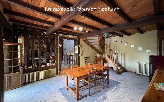 Bergerac, 15-20 min, typical perigourdine style house, with gite to convert, garages, quiet hamlet