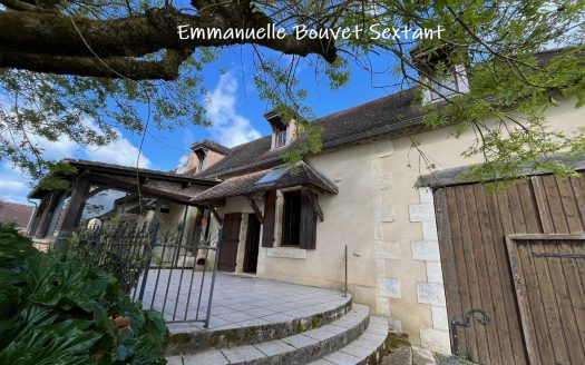 Bergerac, 15-20 min, typical perigourdine style house, with gite to convert, garages, quiet hamlet