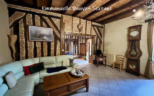 Bergerac, 15-20 min, typical perigourdine style house, with gite to convert, garages, quiet hamlet