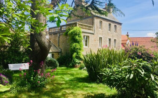 Elegant townhouse near the sea