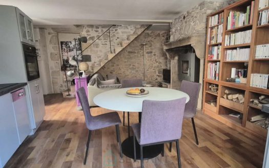 MAISON DE CHARME LOVEE AU COEUR DE MONTPEYROUX, PLUS BEAU VILLAGE DE FRANCE