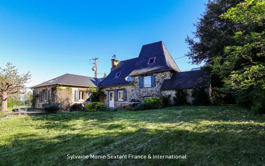 Charming renovated stone house with swimming pool and unobstructed views