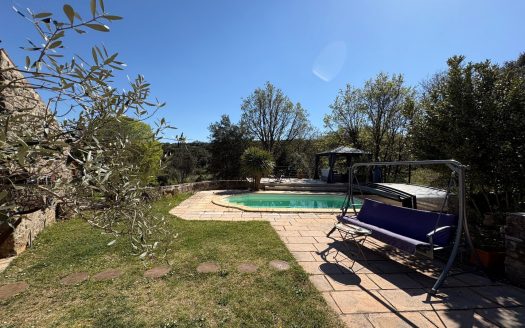 Authentic stone farmhouse in the heart of an exceptional natural setting