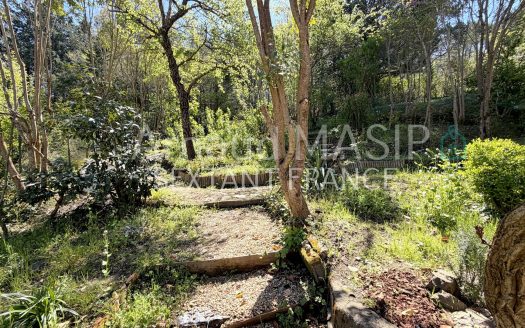 RECENTLY RENOVATED 2-BED HOUSE WITH ATTRACTIVE GARDEN, TERRACE, GARAGE & WORKSHOPS