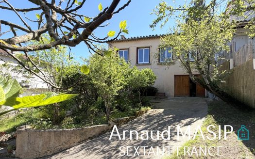 RECENTLY RENOVATED 2-BED HOUSE WITH ATTRACTIVE GARDEN, TERRACE, GARAGE & WORKSHOPS