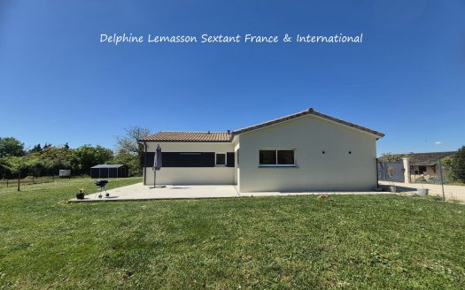Modern Home with Countryside Setting, 5 mins to Train direct to Bordeaux