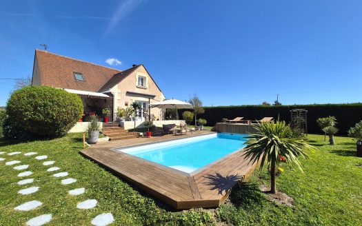 Family home – Heated pool – High-end amenities