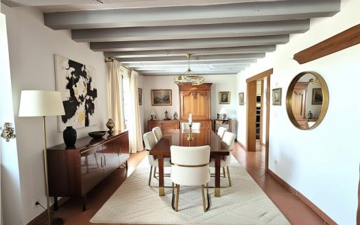 Family home – Heated pool – High-end amenities