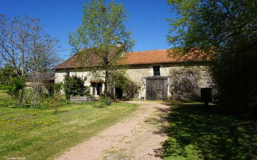 Former 17th century coaching inn nestled in the heart of the Périgord Vert natural park.
