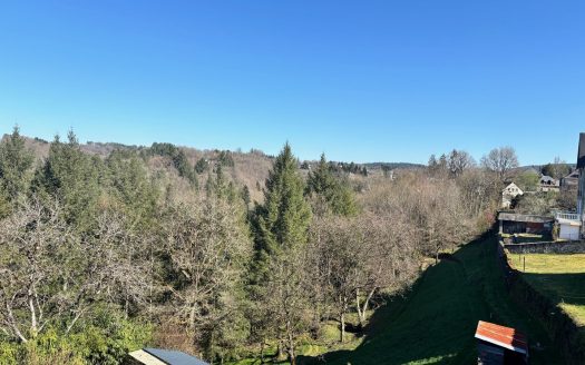 Village house 4/5 bedrooms, Courtyard, amazing views, garage and garden, across the road. 533 sqm