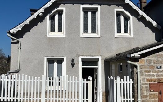 Village house 4/5 bedrooms, Courtyard, amazing views, garage and garden, across the road. 533 sqm