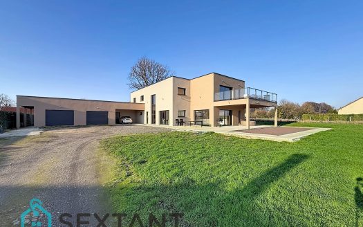 2022 house of 380 sqm House