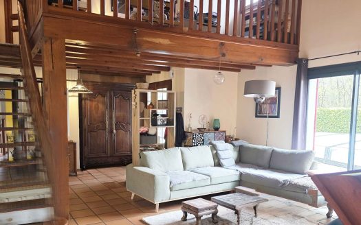 Basque-Style Property with Development Potential – 2,652 sqm Plot & Pool, Biscarrosse